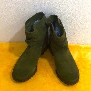 Chinese Laundry “Flip” Suede Boots great condition